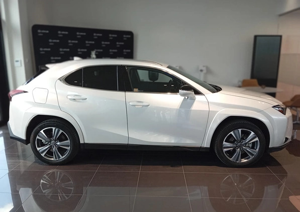 Lexus UX cena 253000 przebieg: 1, rok produkcji 2023 z Wołomin małe 137